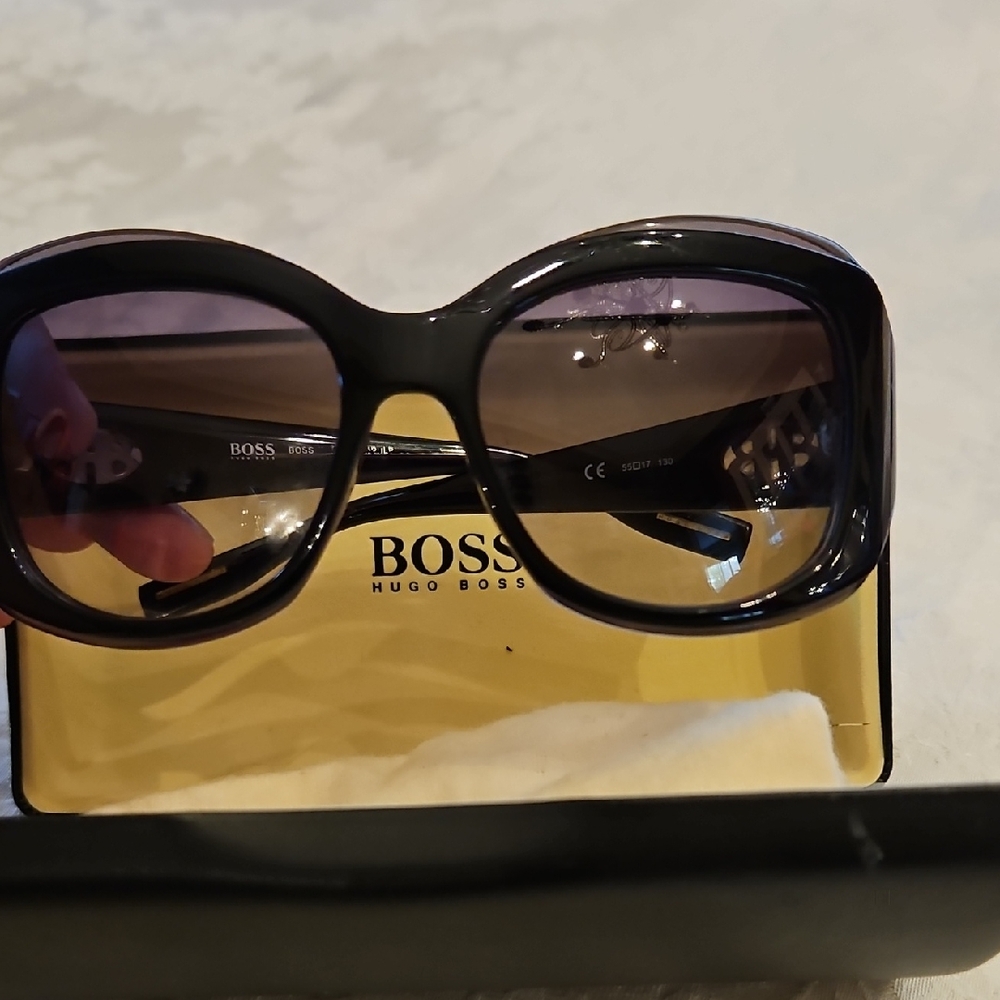 Hugo Boss Glossy Black Women's Oversize Sunglasses. Vintage Pristine